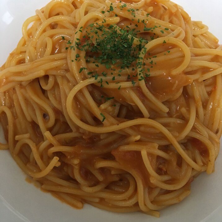 ベニズワイガニと玉ねぎのクリームトマトパスタ☆